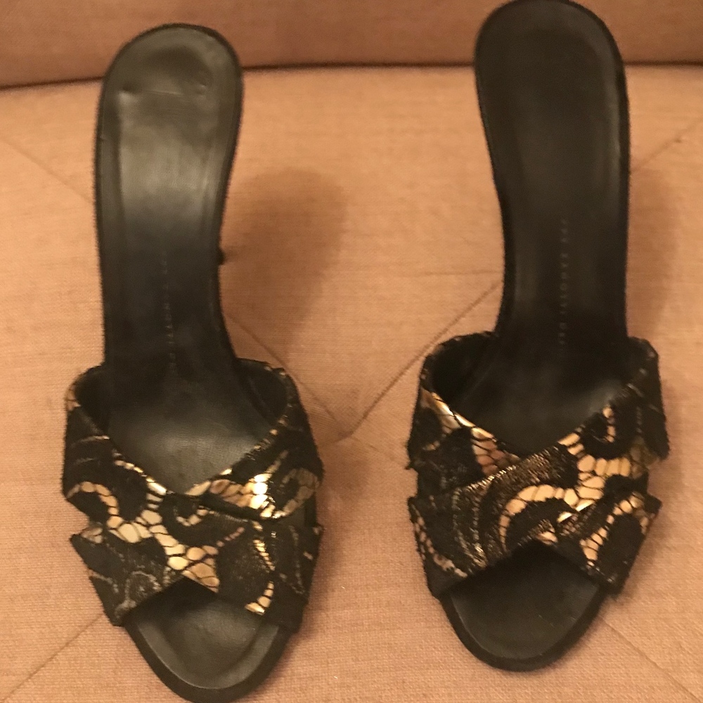 GIUSEPPE ZANOTTI BLACK & GOLD 7.5 SLIDE SANDALS -